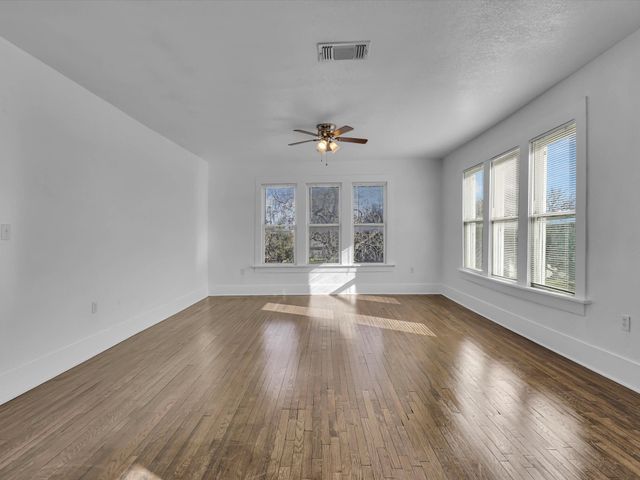 3000 S Jennings Avenue, Fort Worth, TX 76110
