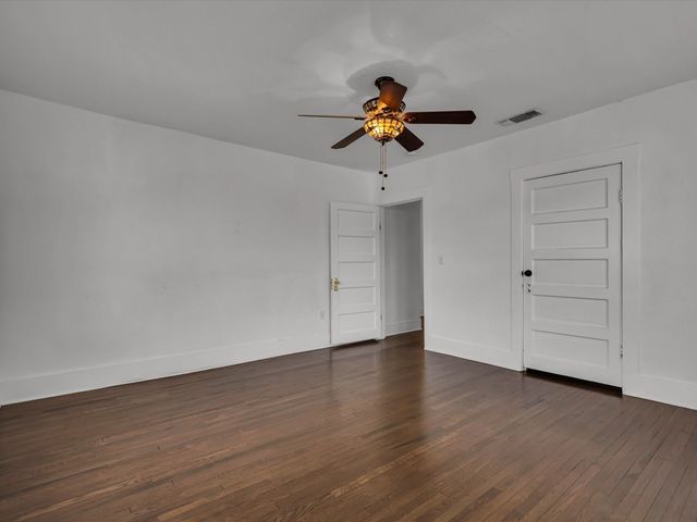 3000 S Jennings Avenue, Fort Worth, TX 76110