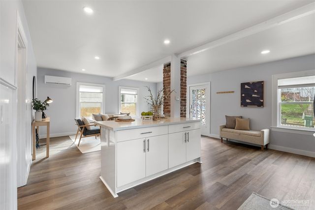 6058 6th Avenue NE, Seattle, WA 98115