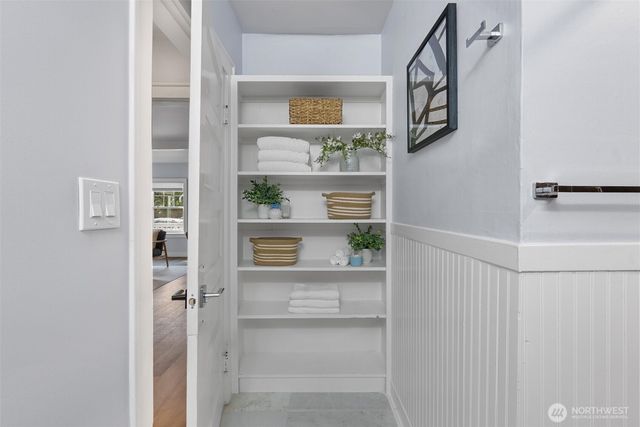 6058 6th Avenue NE, Seattle, WA 98115