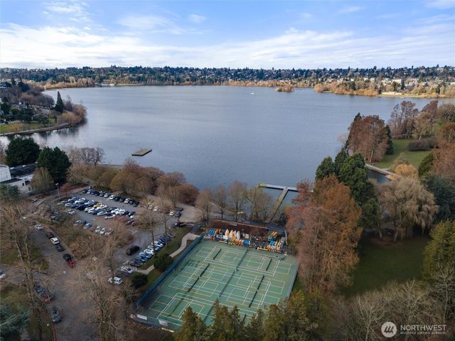 6058 6th Avenue NE, Seattle, WA 98115