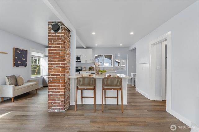 6058 6th Avenue NE, Seattle, WA 98115