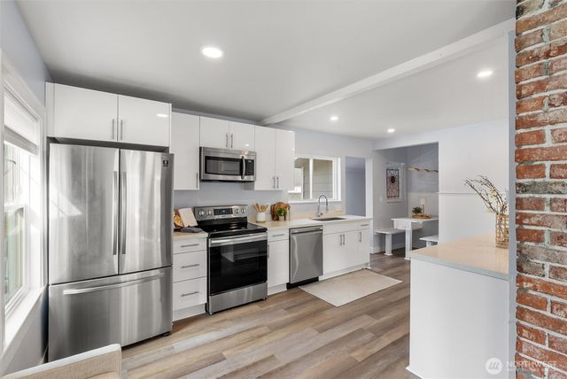 6058 6th Avenue NE, Seattle, WA 98115