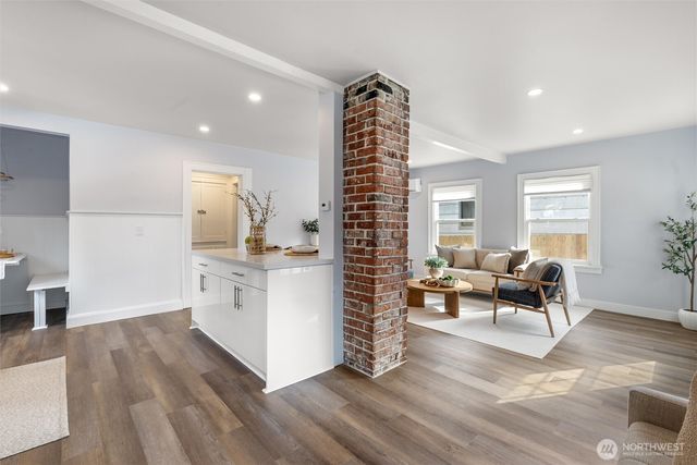 6058 6th Avenue NE, Seattle, WA 98115