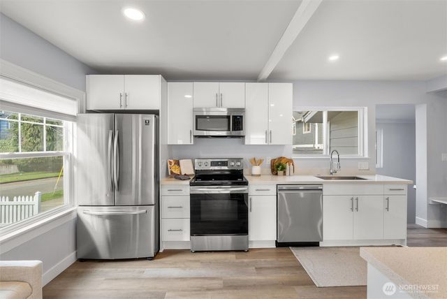 6058 6th Avenue NE, Seattle, WA 98115