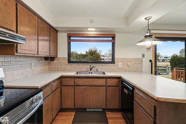 142 Channelsyde Dr Drive, Algonac, MI 48001