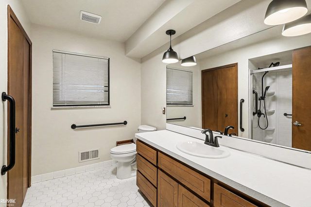 142 Channelsyde Dr Drive, Algonac, MI 48001