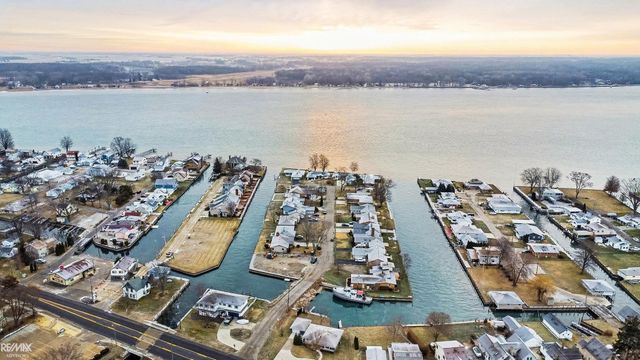 142 Channelsyde Dr Drive, Algonac, MI 48001