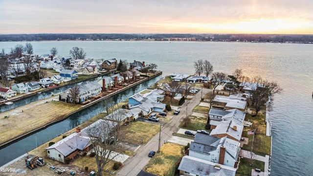 142 Channelsyde Dr Drive, Algonac, MI 48001