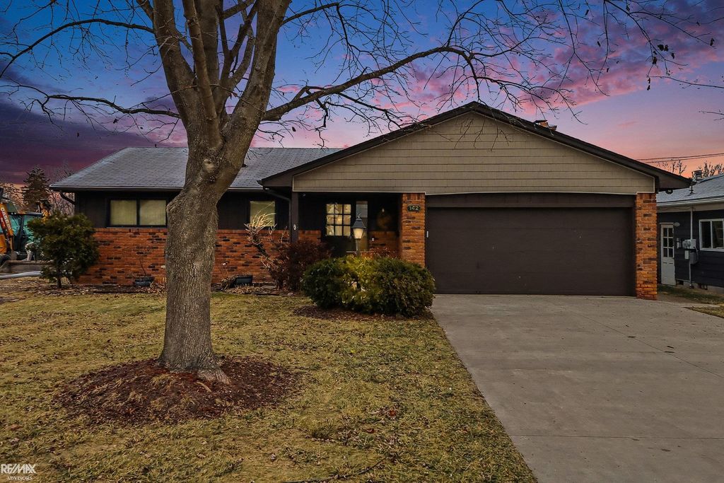 142 Channelsyde Dr Drive, Algonac, MI 48001