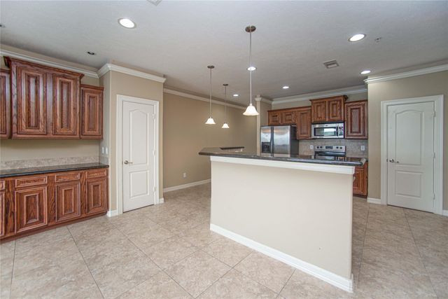 7037 Kingston Cove Lane 316, Willis, TX 77318