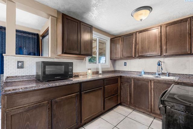 139 N 52nd Avenue, Yakima, WA 98908