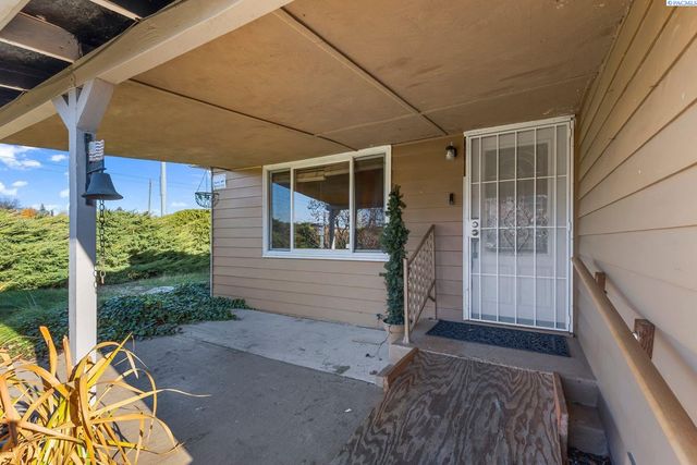 139 N 52nd Avenue, Yakima, WA 98908