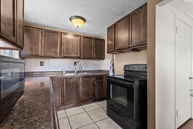 139 N 52nd Avenue, Yakima, WA 98908