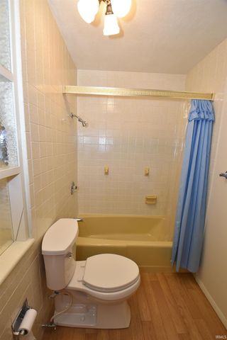 1117 Whitehall Drive, South Bend, IN 46615