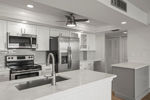 400 ISLAND WAY 602, Clearwater Beach, FL 33767