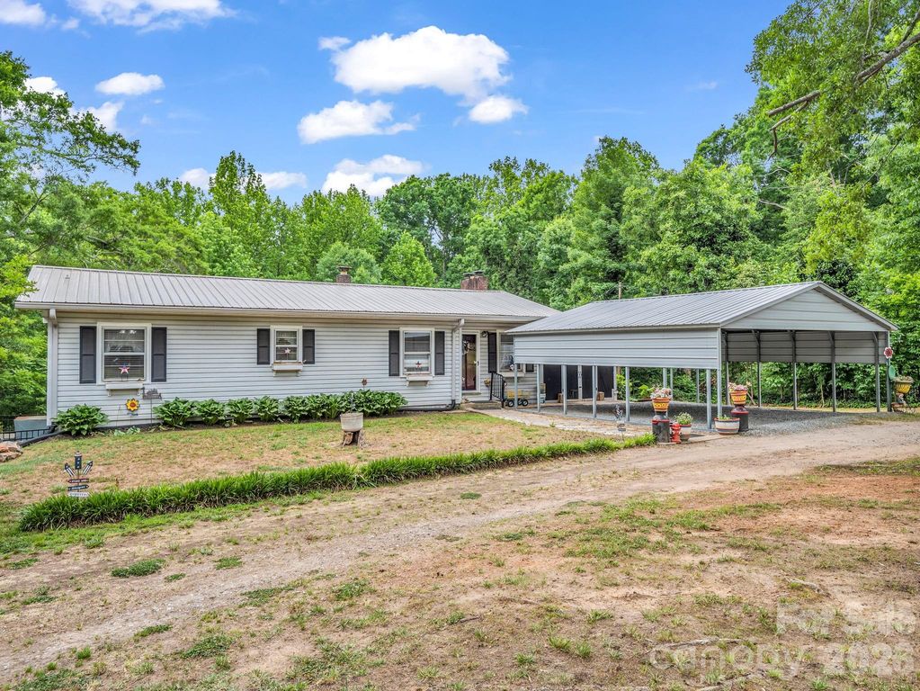 408 Hollis Road, Ellenboro, NC 28040