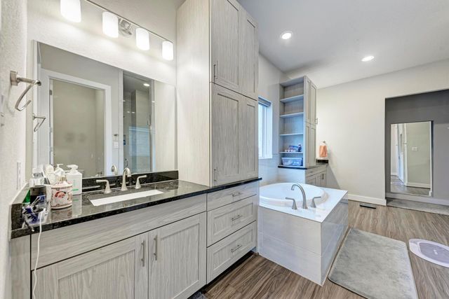 92 Sierra Mosca TRL, Liberty Hill, TX 78642