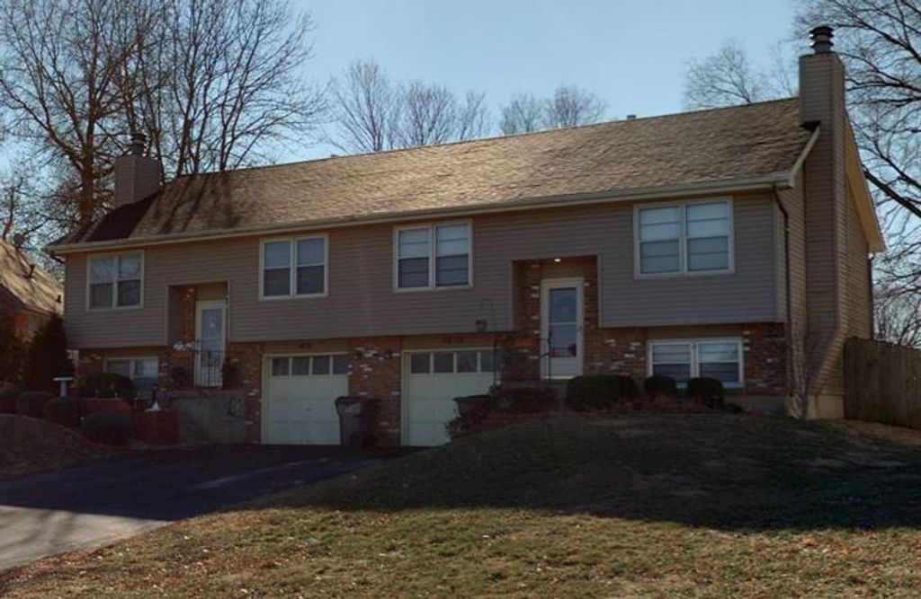 1019 E Huntington Place, Olathe, KS 66061