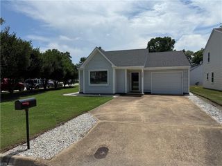 1346 Debbs LN, Chesapeake, VA 23320
