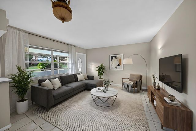 5300 Washington Street H136, Hollywood, FL 33021