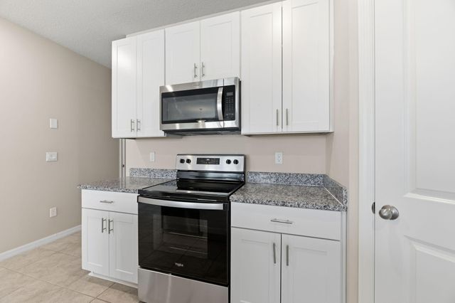 4046 HOT SPRINGS Avenue, Palm Springs, FL 33461