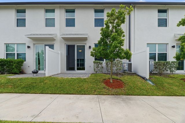 4046 HOT SPRINGS Avenue, Palm Springs, FL 33461