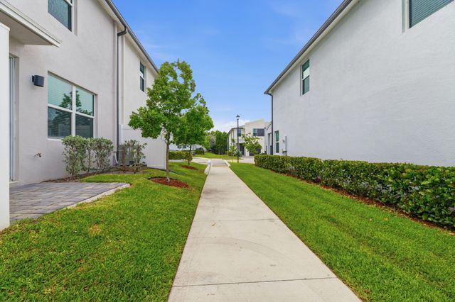 4046 HOT SPRINGS Avenue, Palm Springs, FL 33461