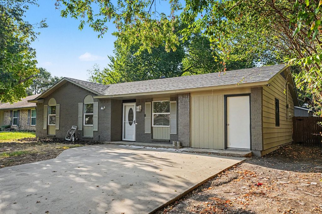 2429 February Lane, Grand Prairie, TX 75050 — photo 2