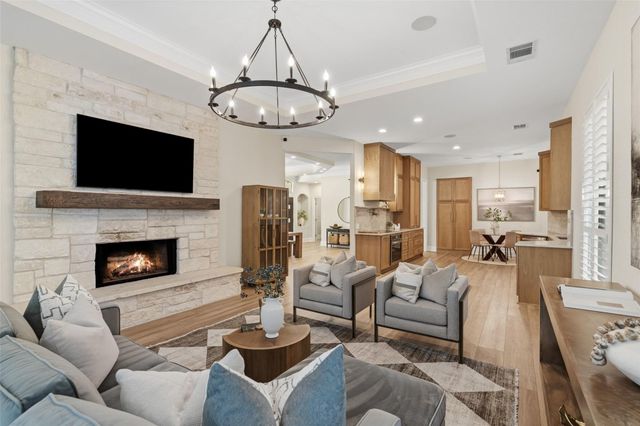 331 THE HILLS DR 10, Austin, TX 78738