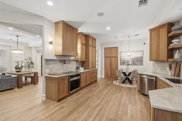 331 THE HILLS DR 10, Austin, TX 78738