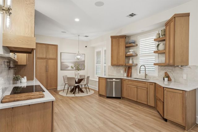 331 THE HILLS DR 10, Austin, TX 78738