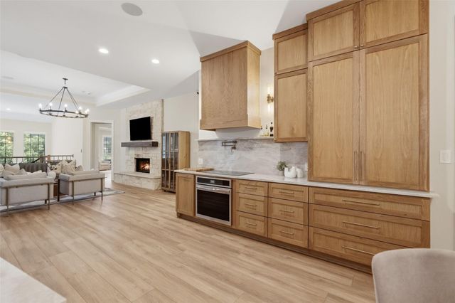 331 THE HILLS DR 10, Austin, TX 78738