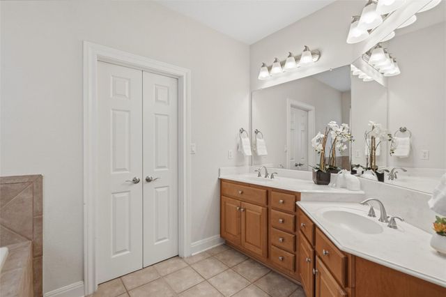 331 THE HILLS DR 10, Austin, TX 78738