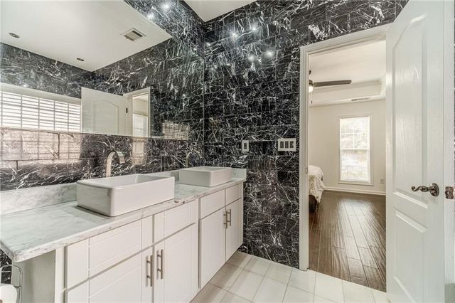 1150 Lake Point Way, Suwanee, GA 30024