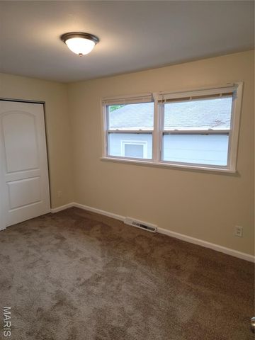 846 Elsworth Place, St Louis, MO 63135