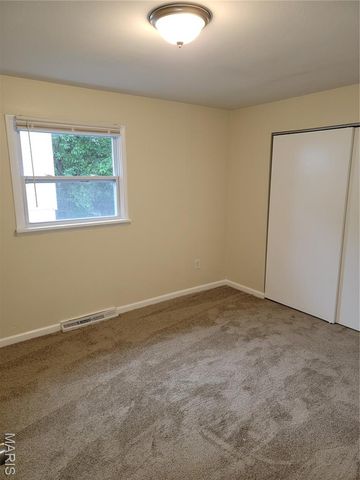 846 Elsworth Place, St Louis, MO 63135