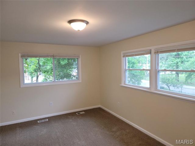 846 Elsworth Place, St Louis, MO 63135