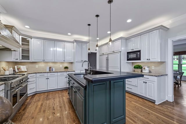 912 Calloway Dr, Brentwood, TN 37027