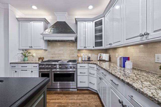 912 Calloway Dr, Brentwood, TN 37027