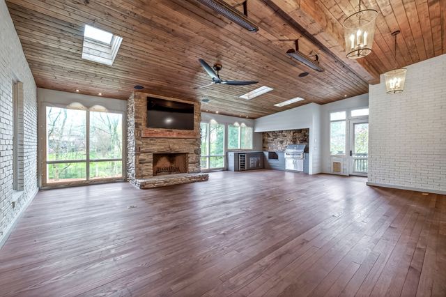 912 Calloway Dr, Brentwood, TN 37027