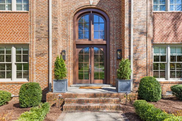 912 Calloway Dr, Brentwood, TN 37027