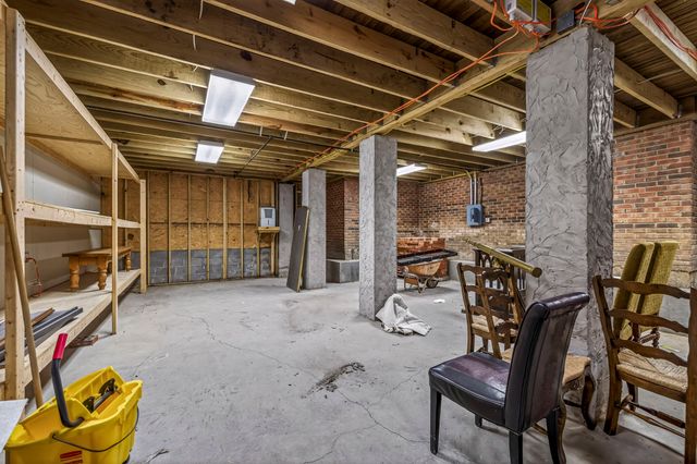 912 Calloway Dr, Brentwood, TN 37027