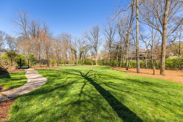 912 Calloway Dr, Brentwood, TN 37027