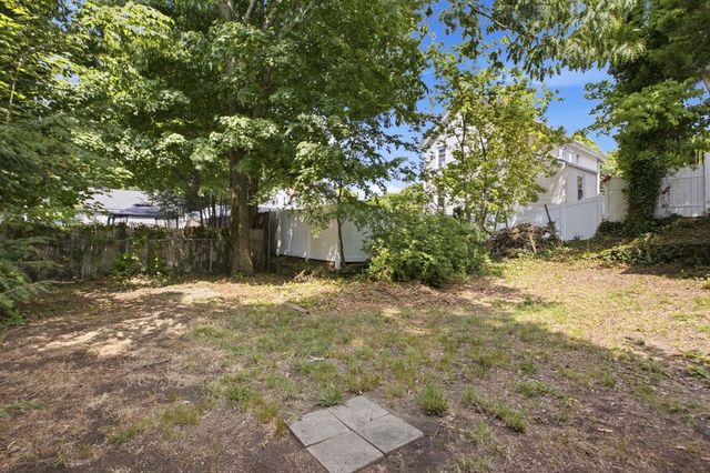 96 Union St, Holbrook, MA 02343