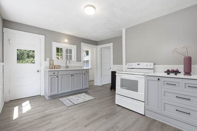 96 Union St, Holbrook, MA 02343