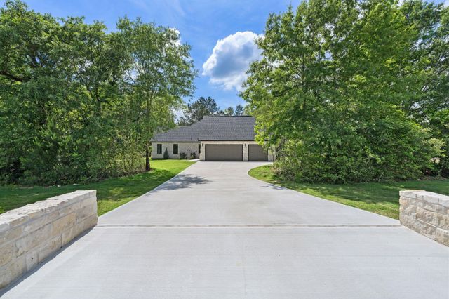 7002 Bowie Court, Montgomery, TX 77316