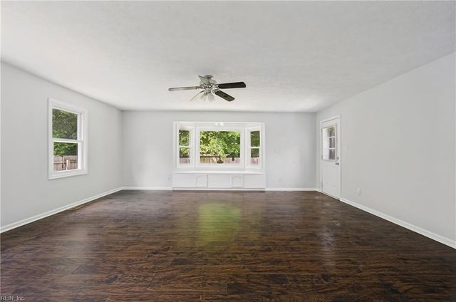 531 Dafia DR, Hampton, VA 23666