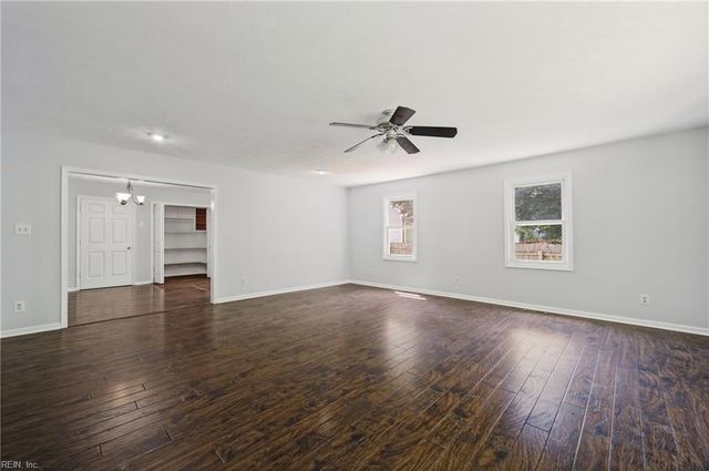 531 Dafia DR, Hampton, VA 23666
