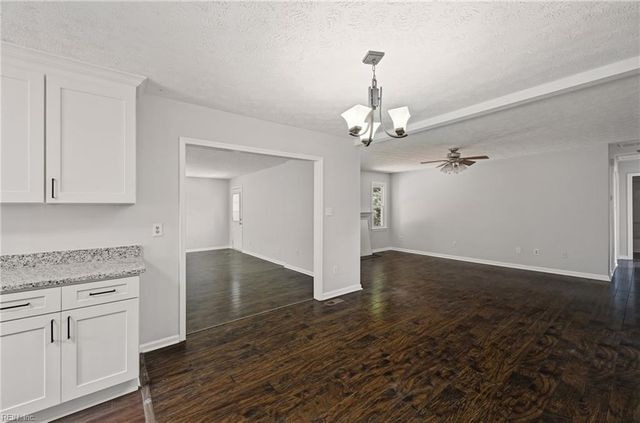 531 Dafia DR, Hampton, VA 23666